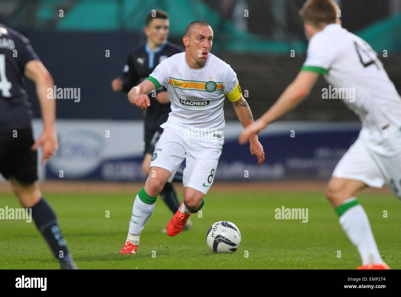 Dundee, Schottland. 22. April 2015. Schottische Premier League. Dundee gegen Celtic. Scott Brown Credit: Aktion Plus Sport/Alamy Live-Nachrichten Stockfoto