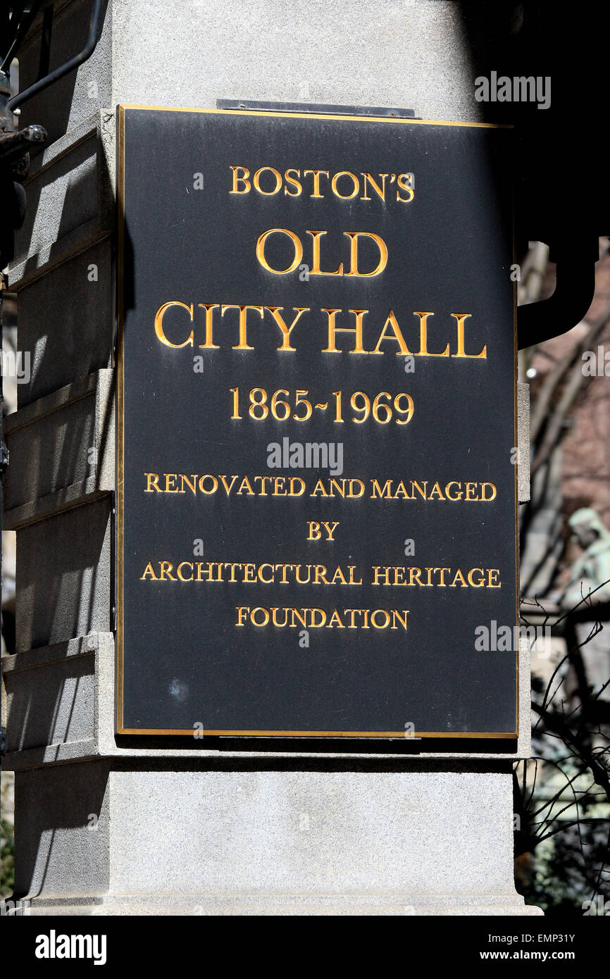 Boston Freedom Trail Wahrzeichen. Das alte Rathaus von Boston, Massachusetts-Plakette. Stockfoto