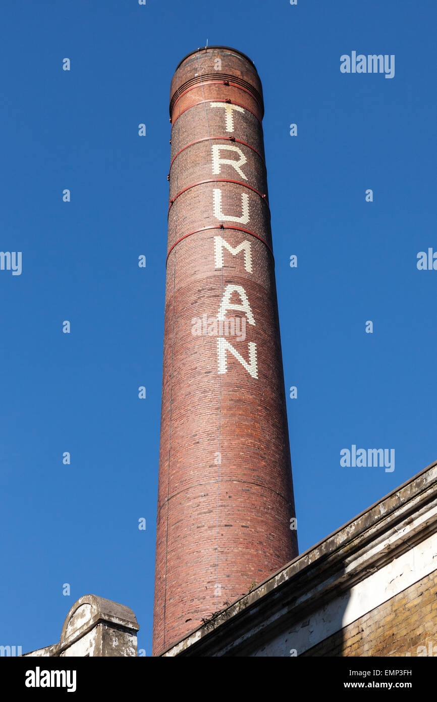 Schornstein auf die Old Truman Brewery im Londoner East End Stockfoto