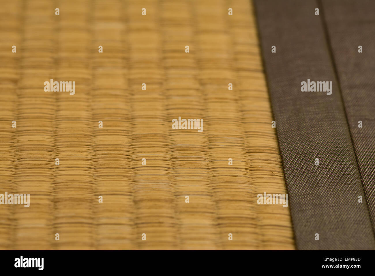 Eine Nahaufnahme einer japanischen Tatami-Matte aus Stroh hergestellt. Stockfoto