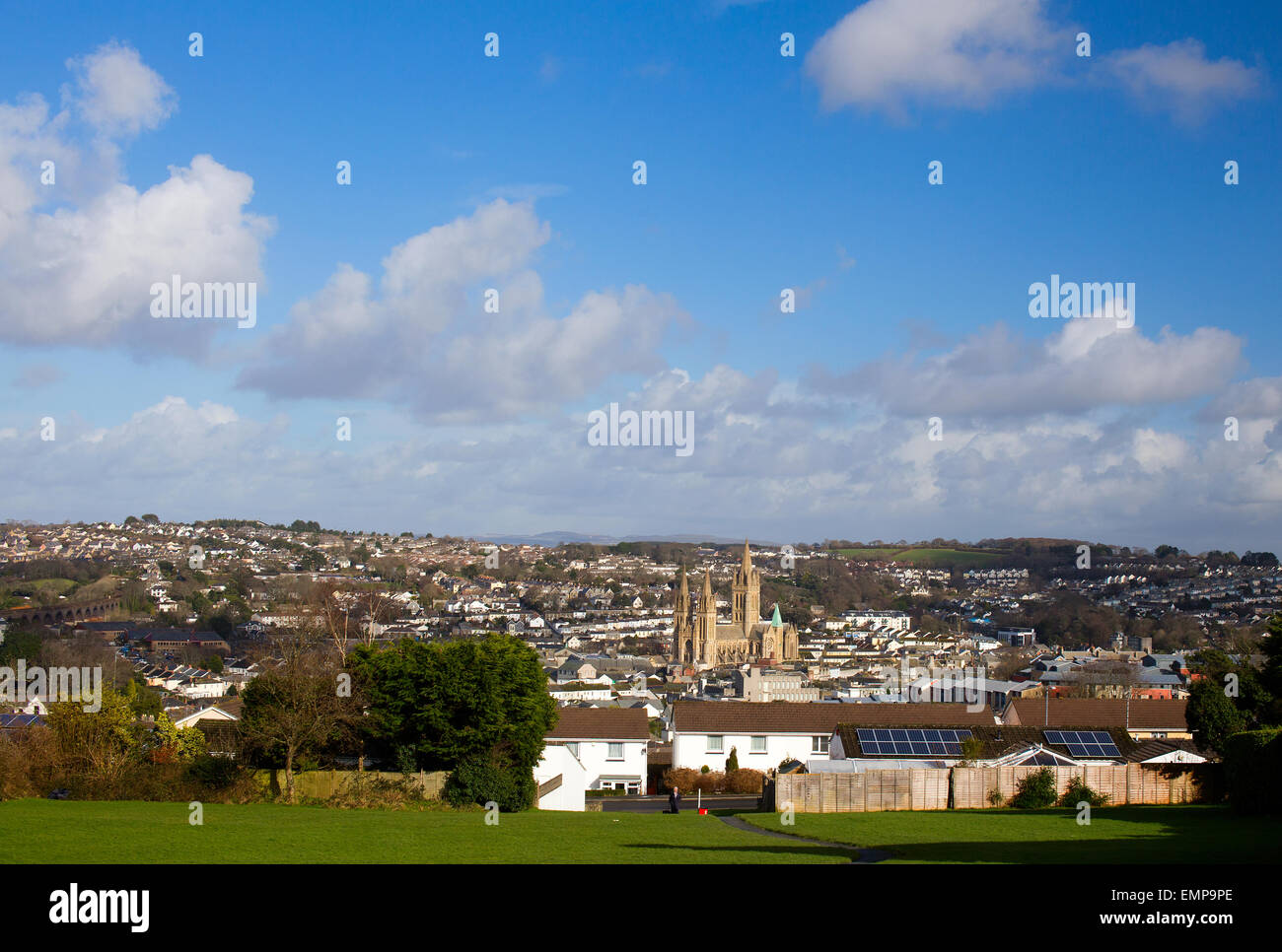 Blick über die Stadt Truro mit seiner beherrschenden Kathedrale, Cornwall, England, UK. Stockfoto