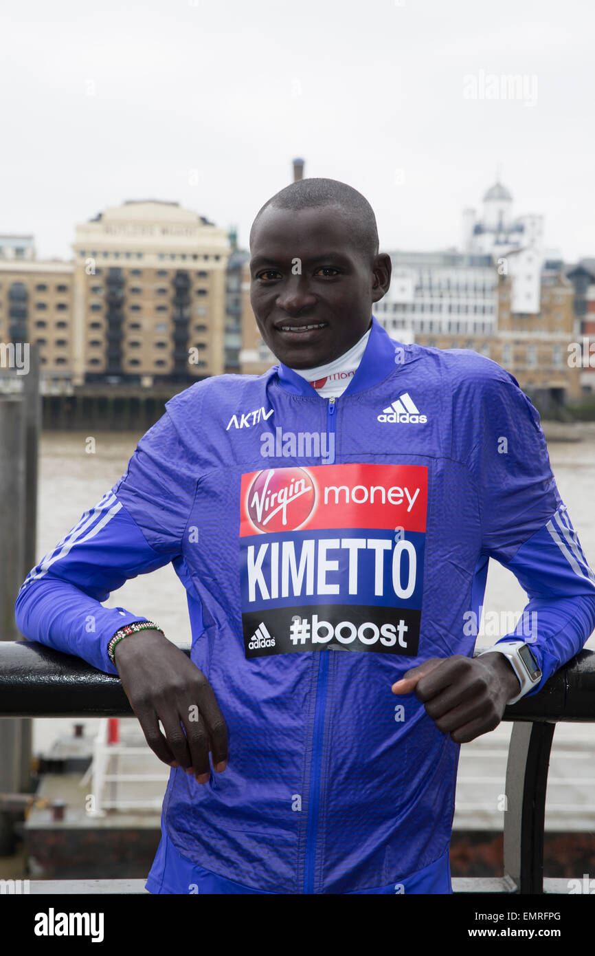 Dennis Kimetto besucht Jungfrau Geld London Marathon Elite Männer Photocall von Tower Bridge Stockfoto