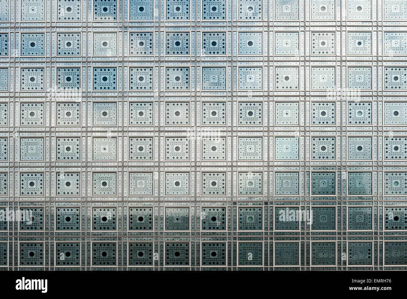 Frankreich, Paris, Fassade des Institut du Monde Arabe, entworfen von Architekt Jean Nouvel Stockfoto