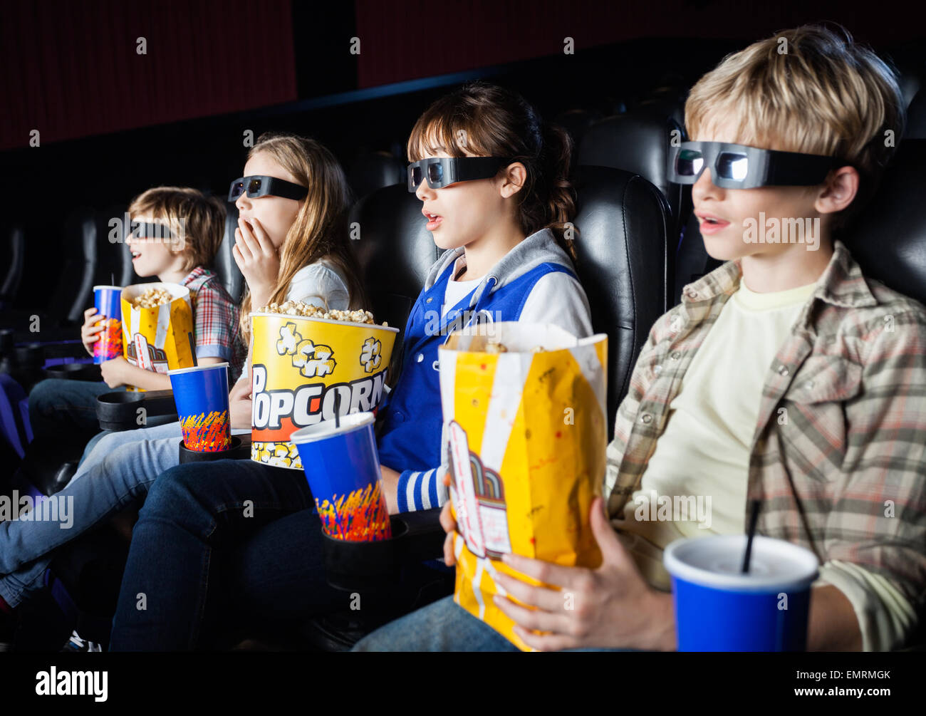 Schockiert Geschwister 3D Film im Theater Stockfoto
