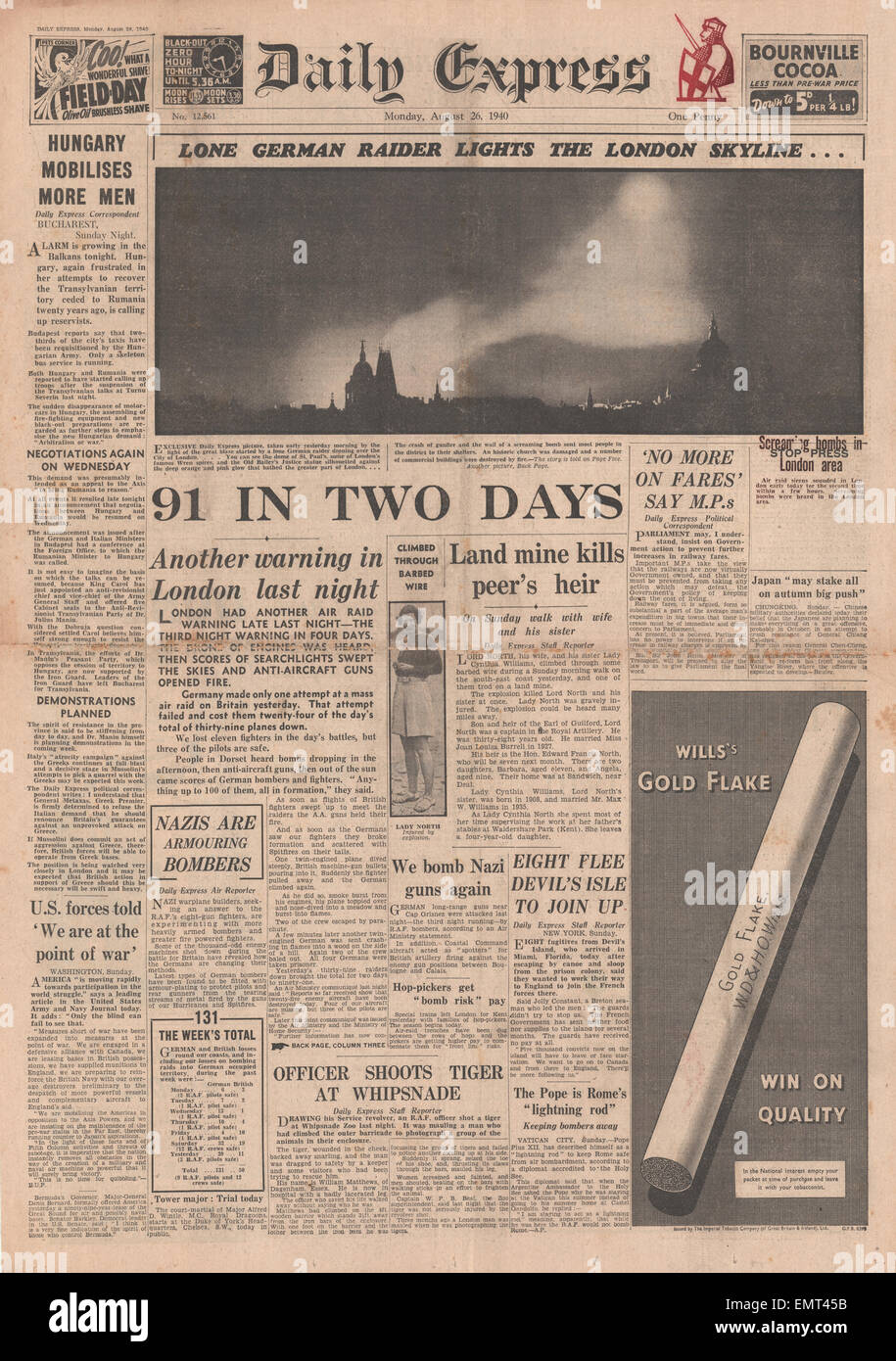 1940-Titelseite Daily Express London bombardiert wird Stockfoto