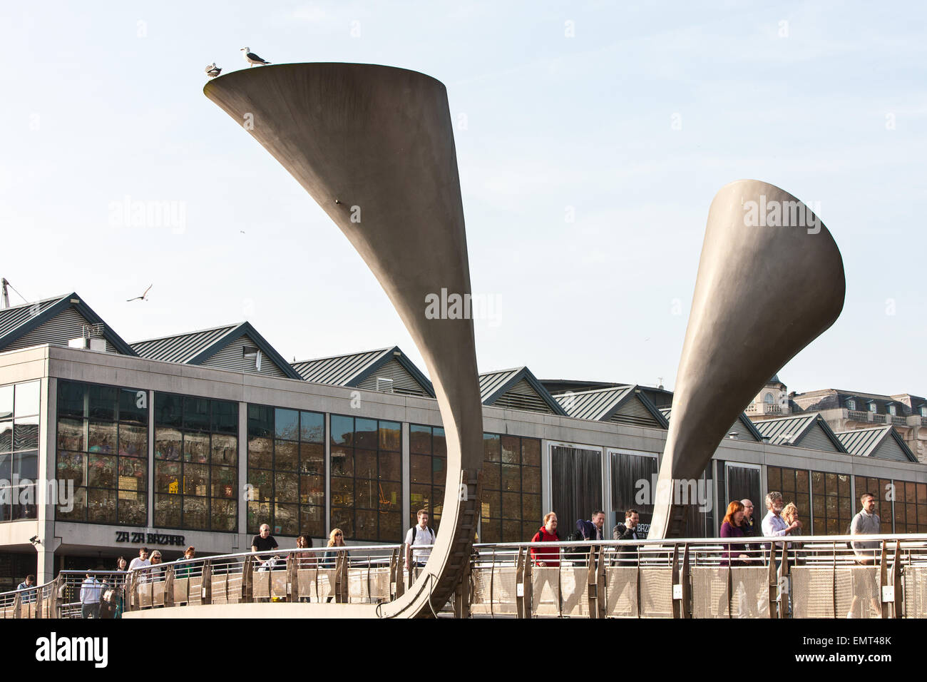 Bristol, Touristenboot Reise Fähre Schiff Pero Brücke. Benannt nach einem Sklaven, umfasst dieses Fußgänger-Klappbrücke Stockfoto