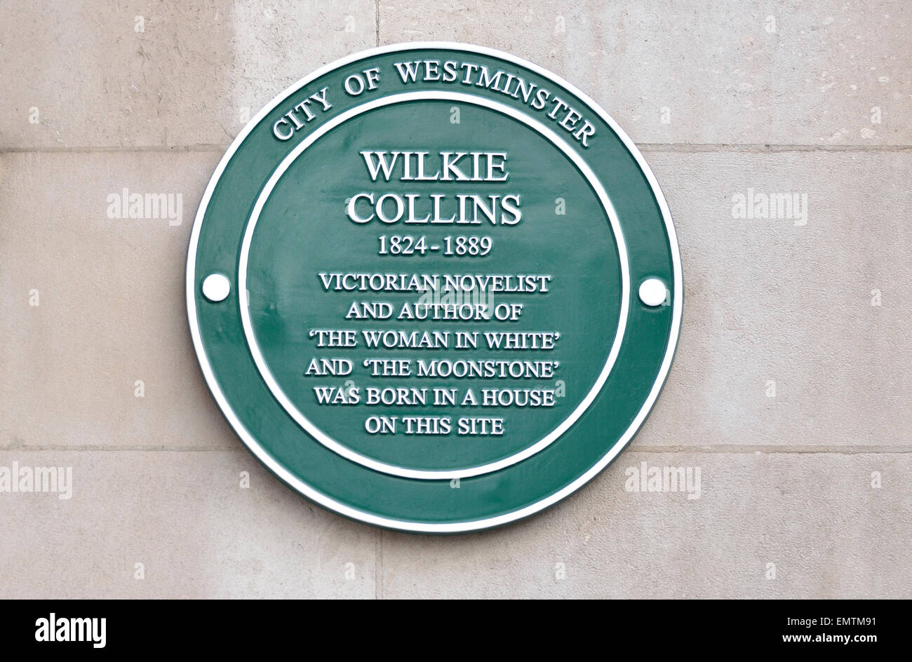 London, England, Vereinigtes Königreich. Gedenktafel: "Wilkie Collins 1824 - 1889 viktorianischen Schriftsteller und Autor von"Frau in weiß"..." Stockfoto
