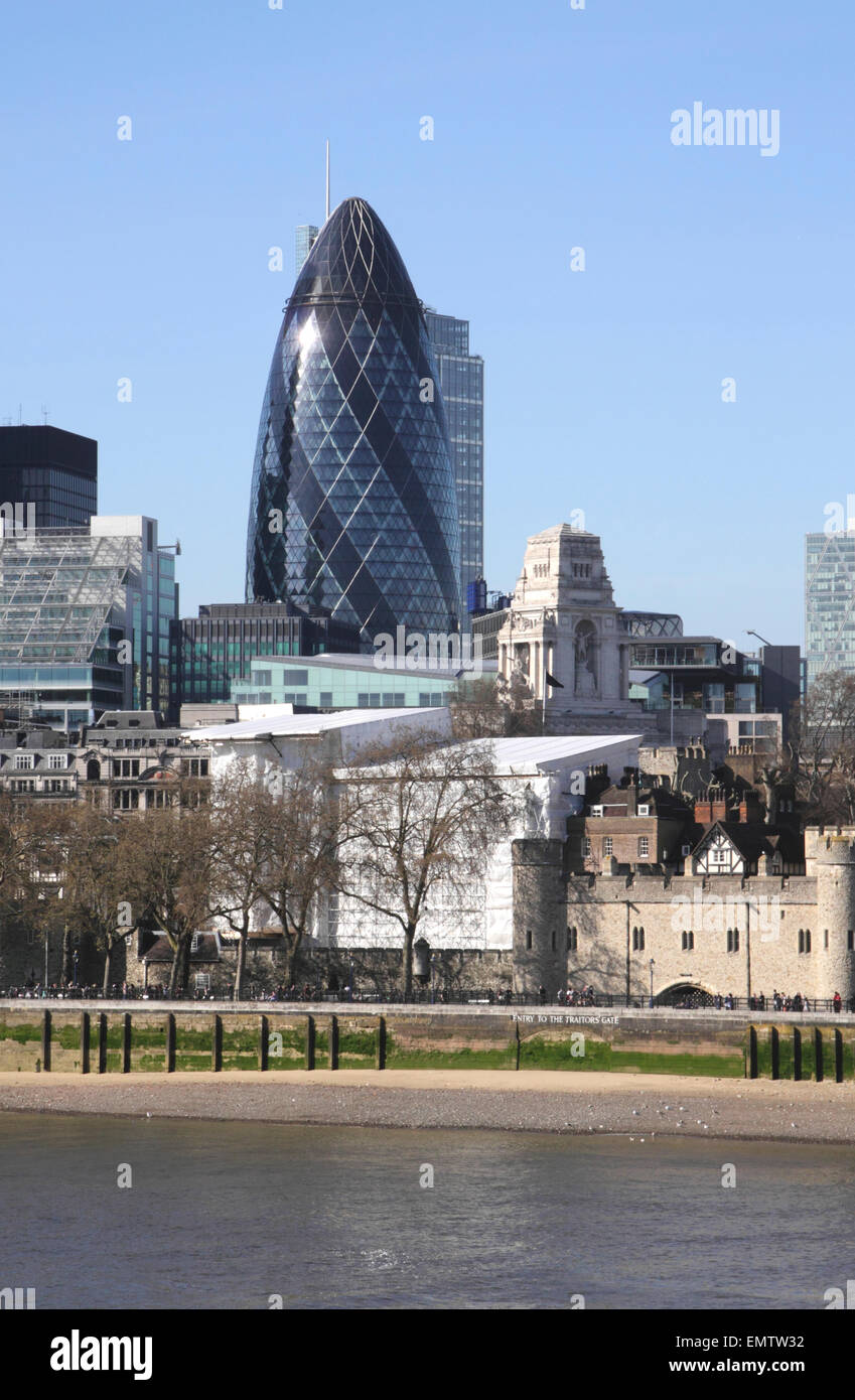 Swiss Re Tower London-Blick vom River Thames April 2015 Stockfoto