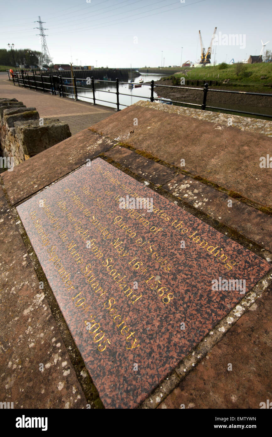 UK, Cumbria, Workington, Kai, Plaque, die Erinnerung an 1568 Landung von Mary Queen of Scots Stockfoto