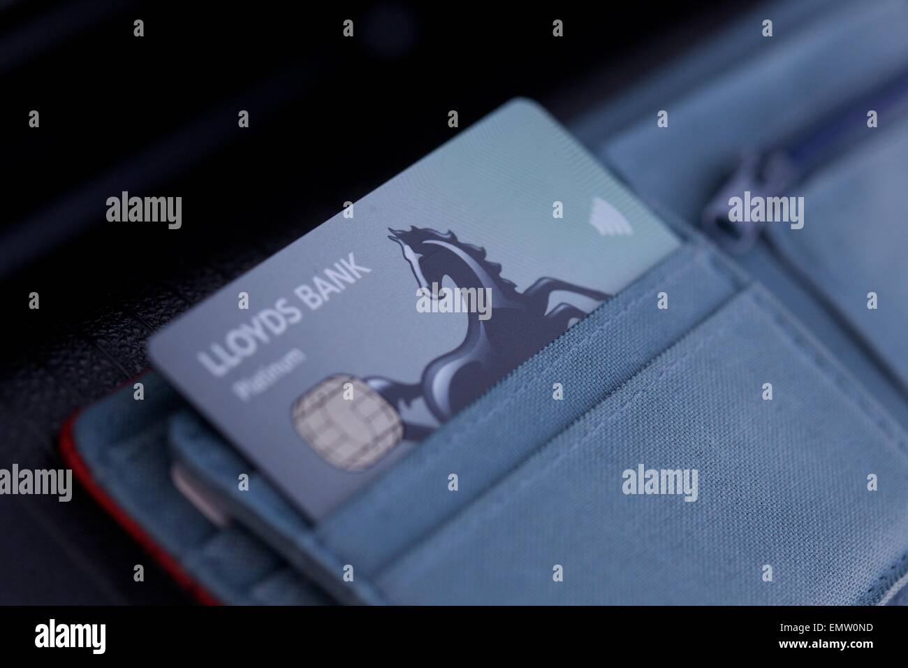 Schuss von Lloyds Bank EC-Karte in der Brieftasche hautnah Stockfoto