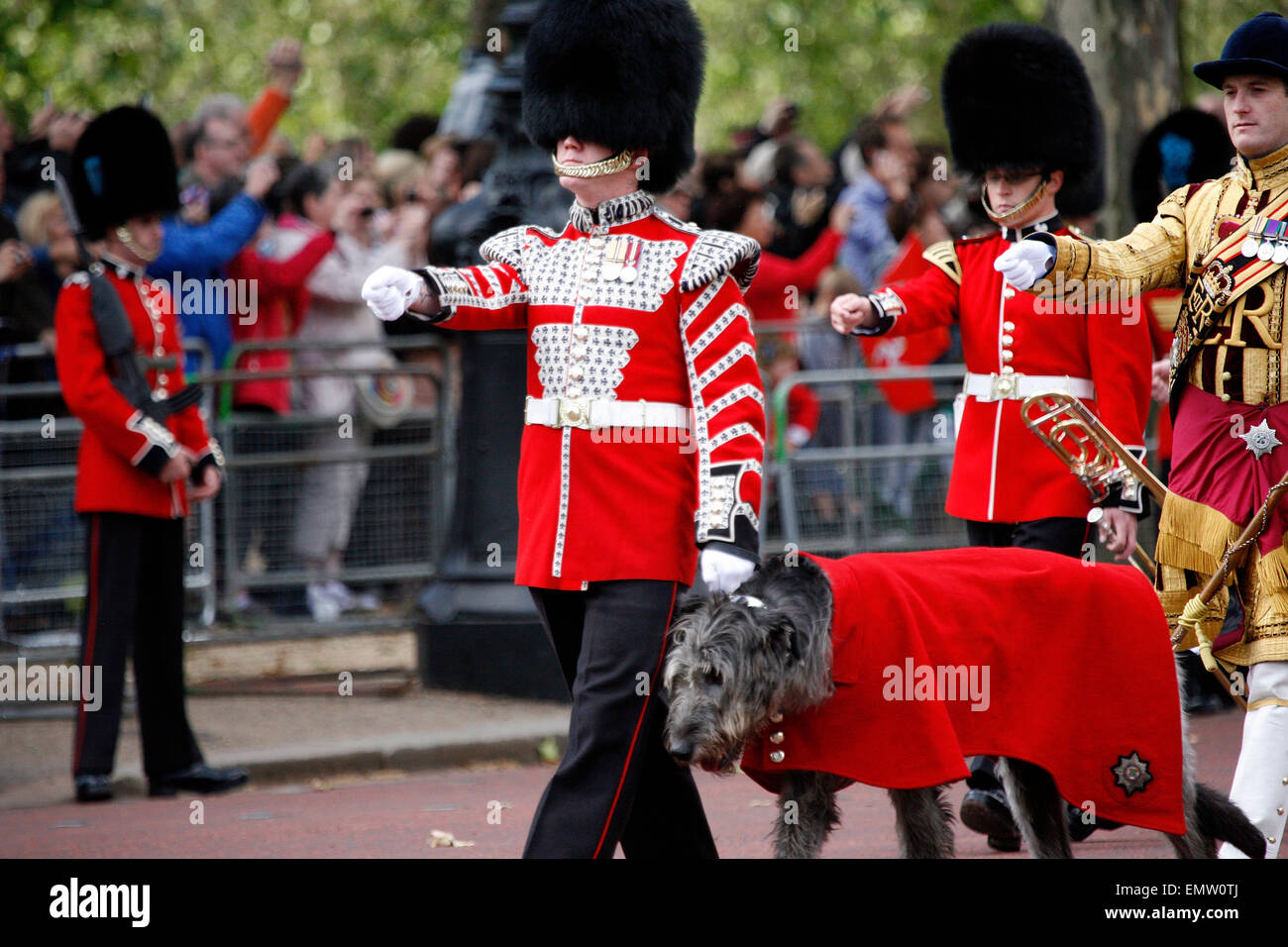 London, UK - 16. Juni 2012: Queen es Bands bei Queen es Birthday Parade. -Feiern Königin von Queens Birthday Parade statt Stockfoto