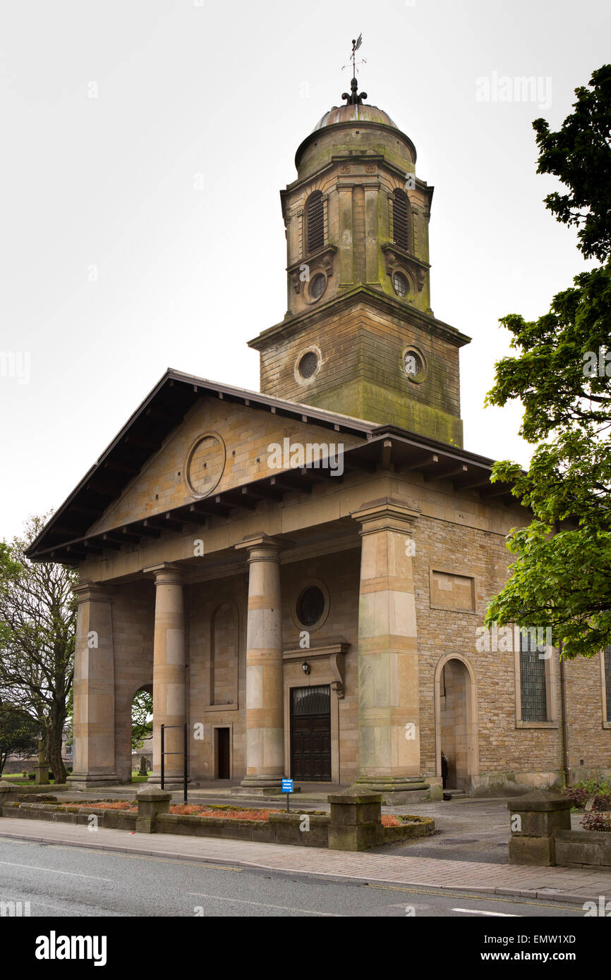 UK, Cumbria, Workington, Washington Street, klassische Fassade des St. Johannes Kirche Stockfoto