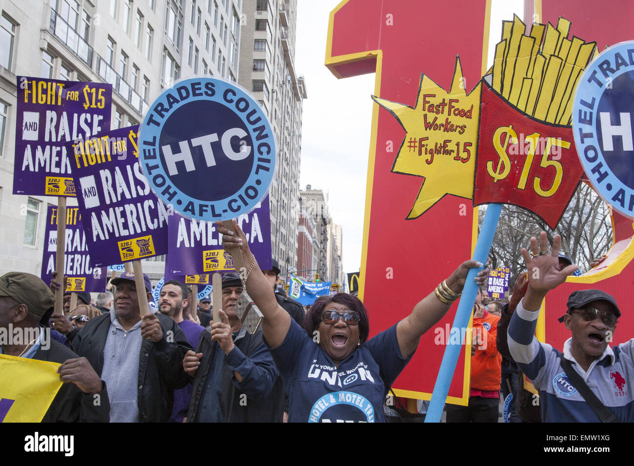 Verschiedene Gewerkschaften, Fast-Food-Arbeiter, nach Hause Gesundheitsdienstleister & andere sammelten in New York City für einen Mindestlohn von $15 Leben. Stockfoto