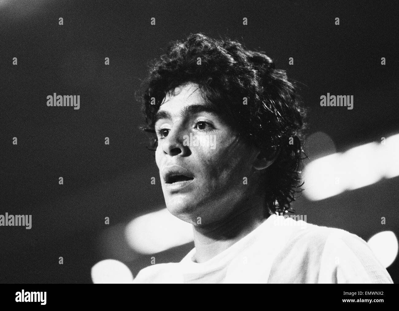 Internationales Freundschaftsspiel im Wembley-Stadion. England 3 V Argentinien 1. Diego Armando Maradona in Aktion für die Weltmeister. 13. Mai 1980. Stockfoto