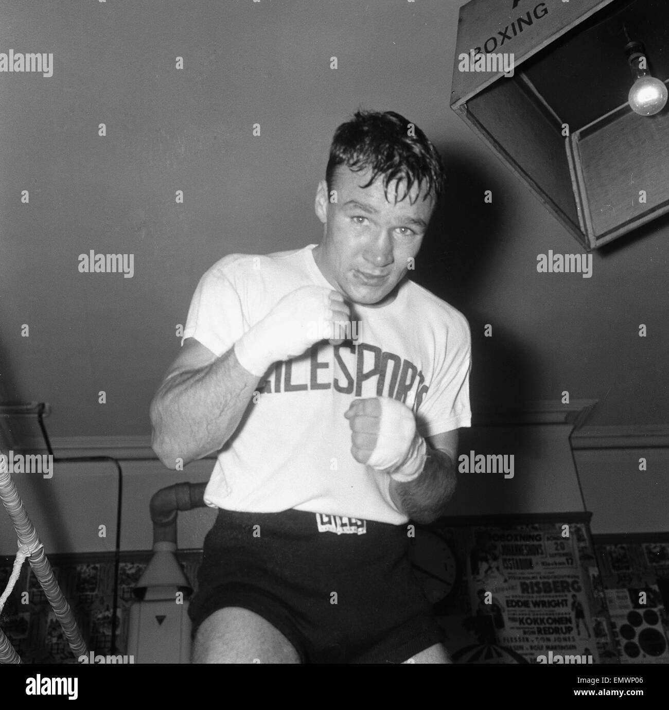 Britische Leichtgewicht Boxweltmeister Dave Charnley Ausbildung bei Thomas A' Beckett-Fitness-Studio in Bermondsey in Vorbereitung für seinen Kampf gegen amerikanische Boxer Joe Brown in Earls Court. 13. April 1961. Stockfoto