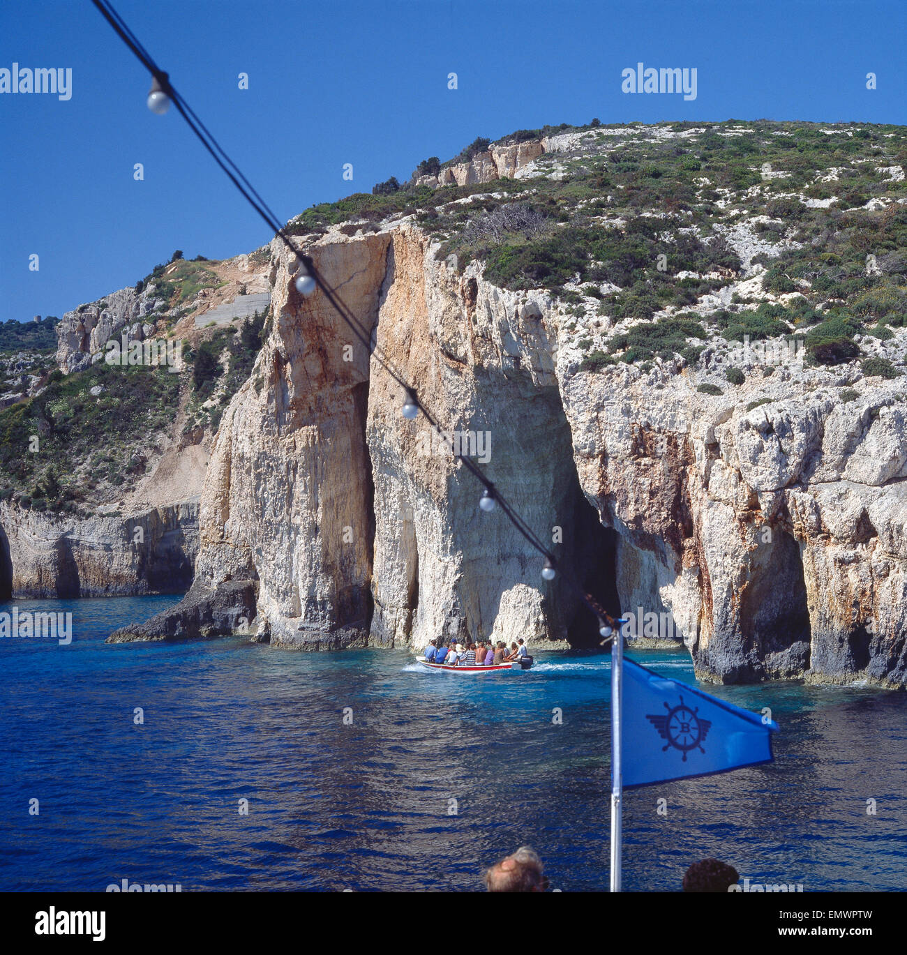 Griechenland / Ionische Inseln, Insel Zykanthos, Blaue Grotte, Touristenboot Stockfoto