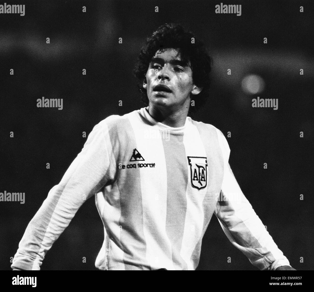 Internationales Freundschaftsspiel im Wembley-Stadion. England 3 V Argentinien 1. Diego Armando Maradona in Aktion für die Weltmeister. 13. Mai 1980. Stockfoto