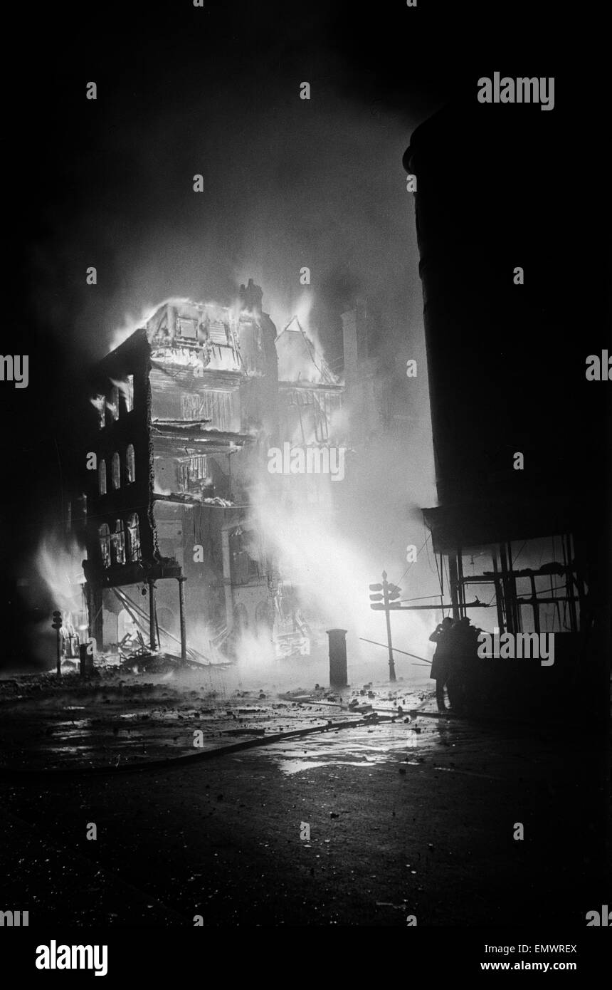 Feuer Flammen am Southwark in der Nacht vom 16. April 1941. Stockfoto