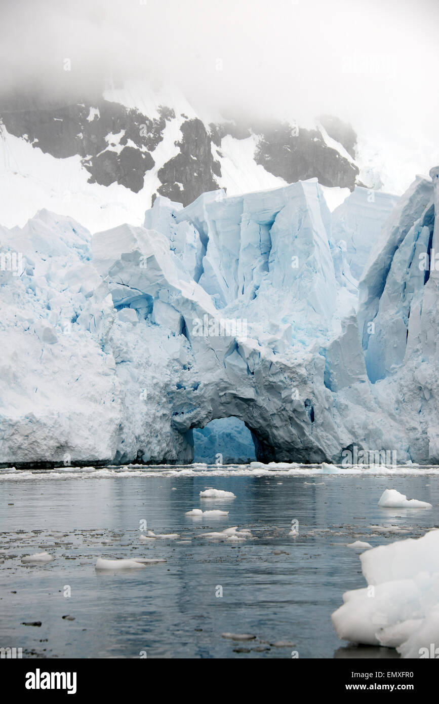 Eis-Bogen Paradise Bay antarktischen Halbinsel Antarktis Stockfoto