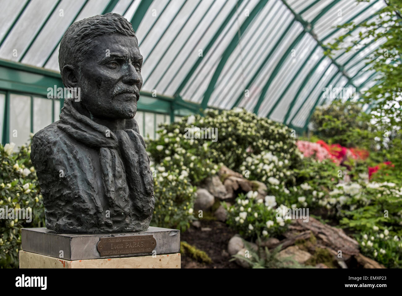 Büste von Louis Paras, Chef-Gärtner, geformt durch Königin Elisabeth an der königlichen Gewächshäuser von Laeken in der Nähe von Brüssel, Belgien Stockfoto