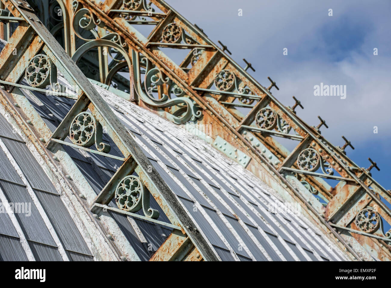 Dekorierte Schmiedeeisen Fachwerk von der königlichen Gewächshäuser von Laeken im Jugendstil im Park des königlichen Palastes, Belgien Stockfoto