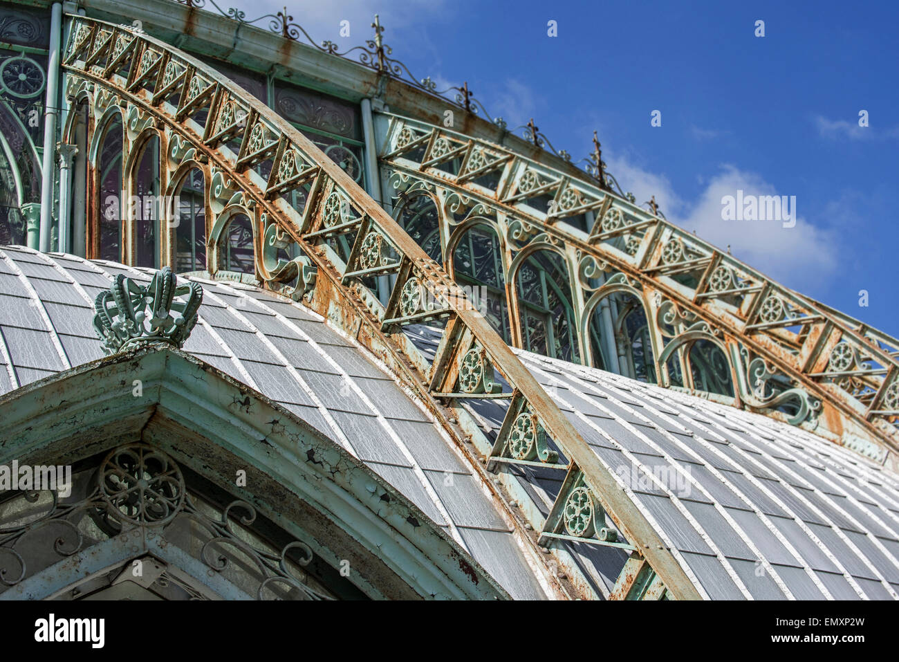 Dekorierte Schmiedeeisen Fachwerk von der königlichen Gewächshäuser von Laeken im Jugendstil im Park des königlichen Palastes, Belgien Stockfoto