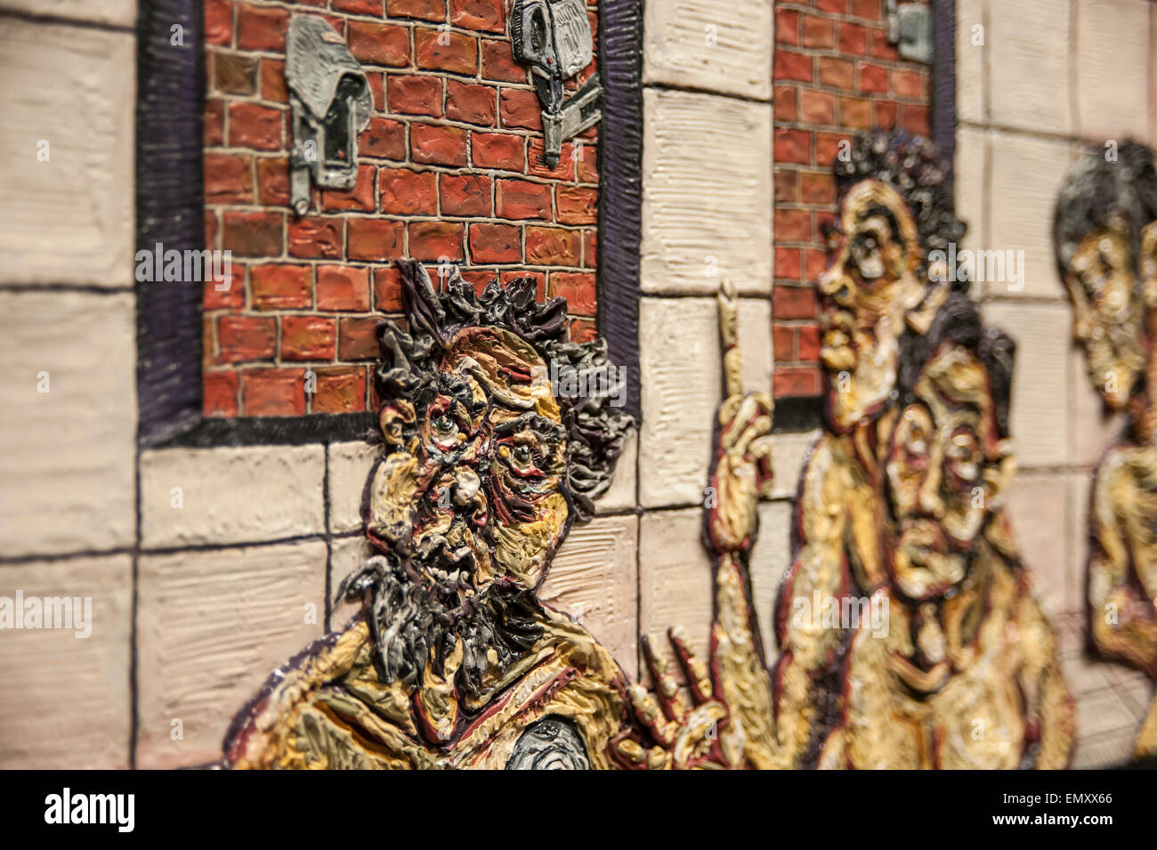 New Bond Street, London.  22. April 2015. Detail aus "Freedom of Speech", eines der Werke des Londoner Künstlers Henry Hudson, mit Plastilin als ein Medium vorgestellt.  Das Stück ist Teil der Serie mit dem Titel "The Rise and Fall der jungen Sen - der zeitgenössische Künstler Fortschritte" Show bei Sothebys, 23 April bis 29. Mai 2015.  Die Serie folgt die Not der jungen Sen, aus seiner Heimat im ländlichen China, seinen Aufstieg auf der internationalen Kunstszene und seine eventuelle Untergang verwickelt in eine Welt der Drogen, Laster und die dunkelsten Ecken der Weltpolitik. Bildnachweis: Stephen Chung / Alamy Live News Stockfoto