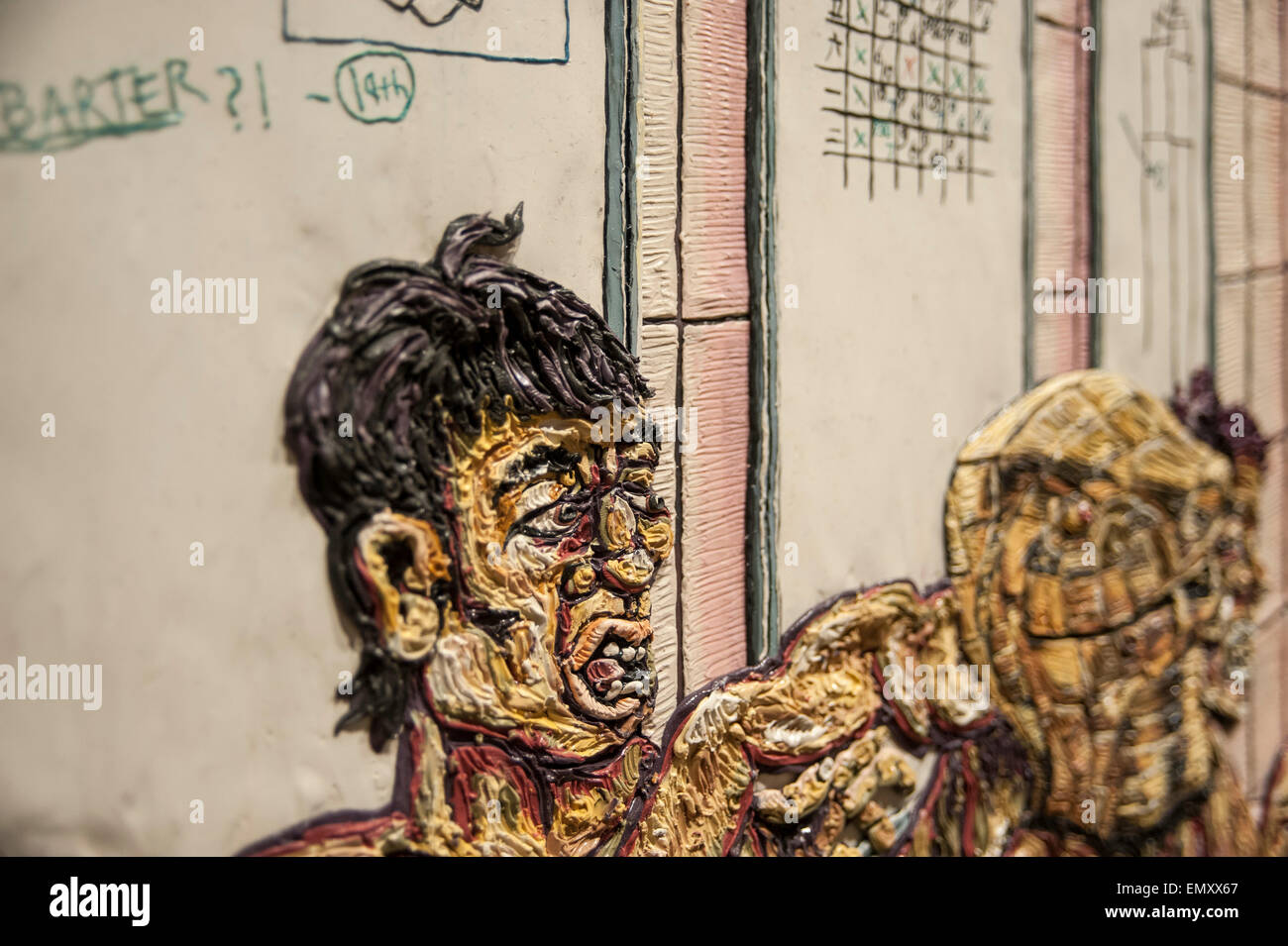 New Bond Street, London.  22. April 2015. Detail aus "Freedom of Speech", eines der Werke des Londoner Künstlers Henry Hudson, mit Plastilin als ein Medium vorgestellt.  Das Stück ist Teil der Serie mit dem Titel "The Rise and Fall der jungen Sen - der zeitgenössische Künstler Fortschritte" Show bei Sothebys, 23 April bis 29. Mai 2015.  Die Serie folgt die Not der jungen Sen, aus seiner Heimat im ländlichen China, seinen Aufstieg auf der internationalen Kunstszene und seine eventuelle Untergang verwickelt in eine Welt der Drogen, Laster und die dunkelsten Ecken der Weltpolitik. Bildnachweis: Stephen Chung / Alamy Live News Stockfoto