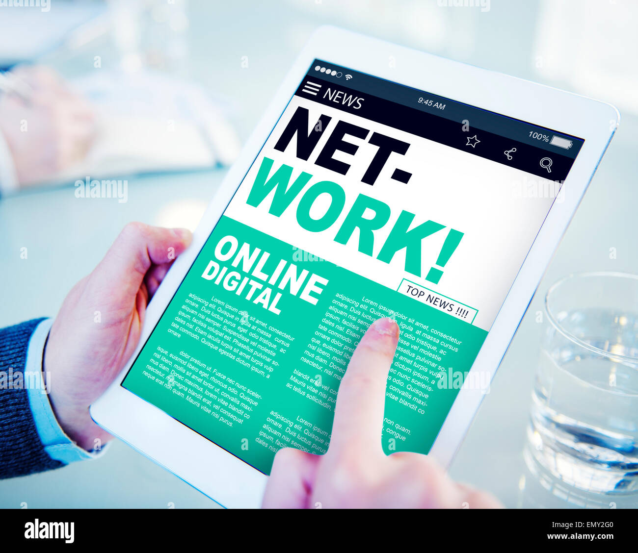 Digitale Online-News-Überschrift-Netzwerk-Konzept Stockfoto
