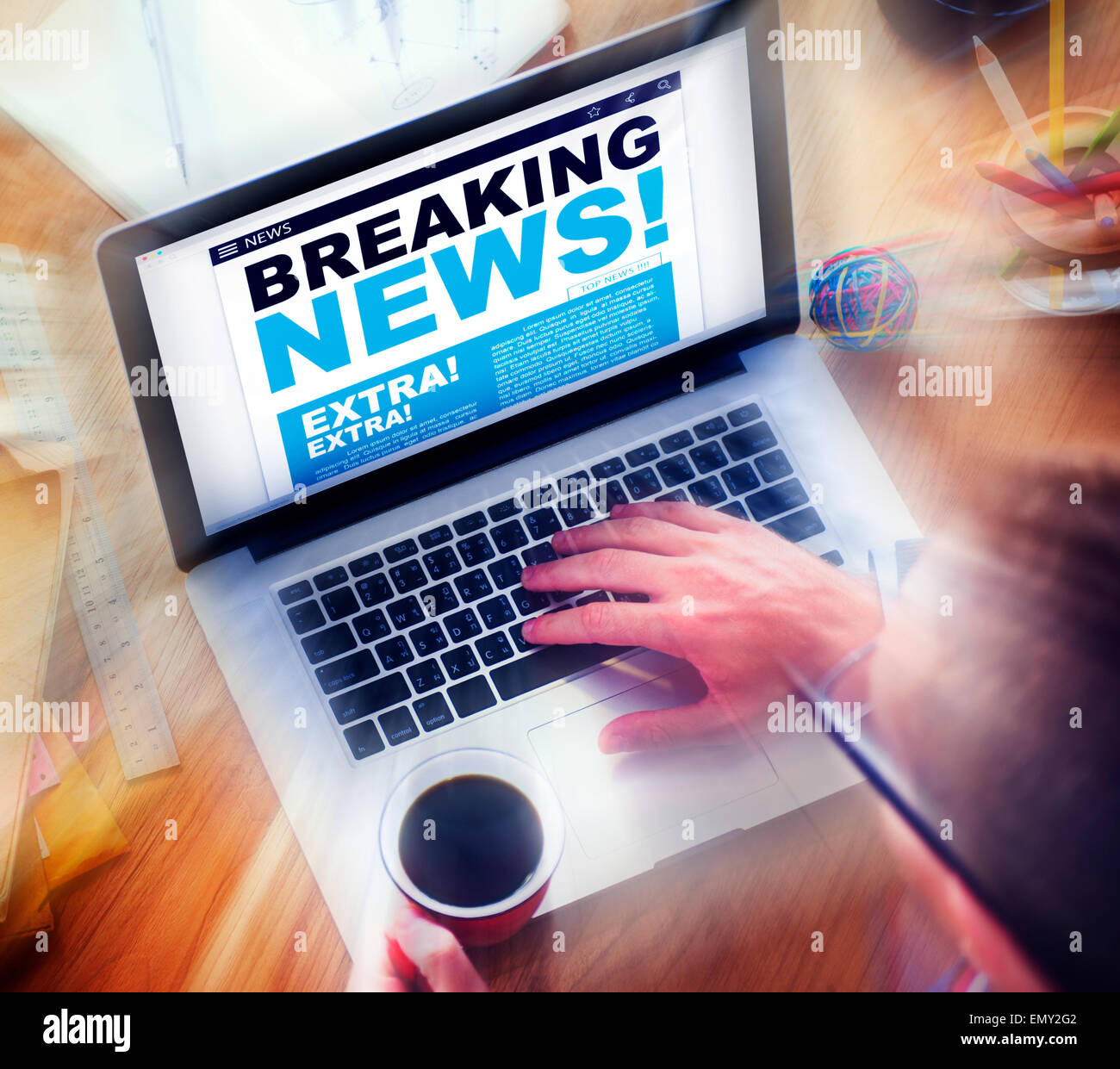 Digitale Online-Breaking News Schlagzeile Konzept Stockfoto