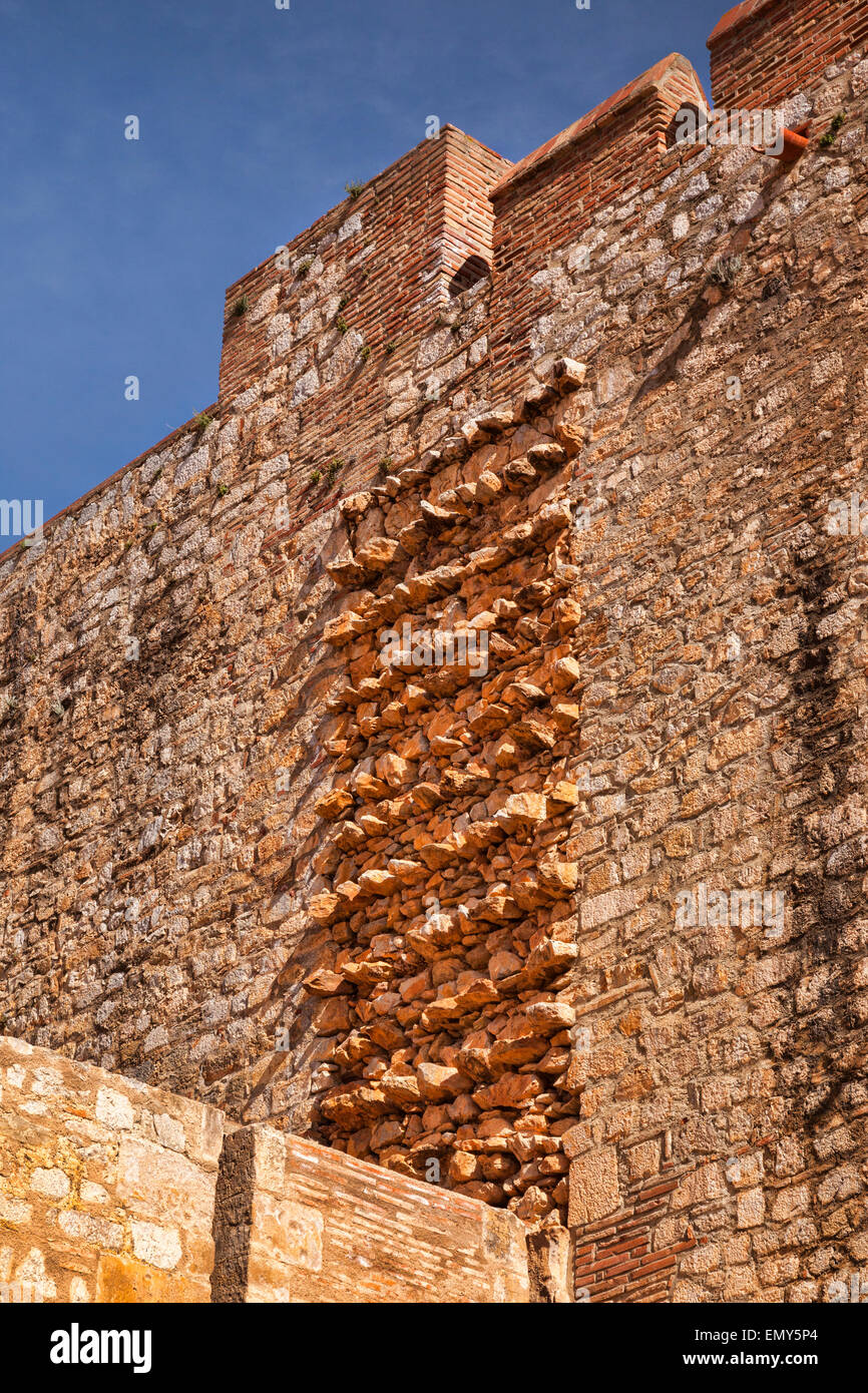 Ein Abschnitt der Mauer am Fort de Salses, zeigt die Methode des Aufbaus der schneidenden Wänden, Salses-le-Chateau... Stockfoto