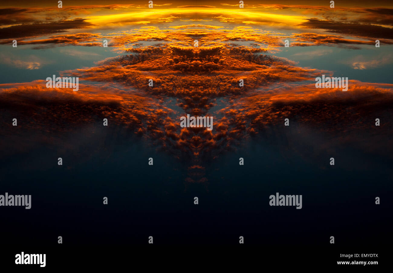 Symmetrische Sonnenaufgang, simulierte Ansicht der Erde und Wolken aus hoch über der Erde Stockfoto