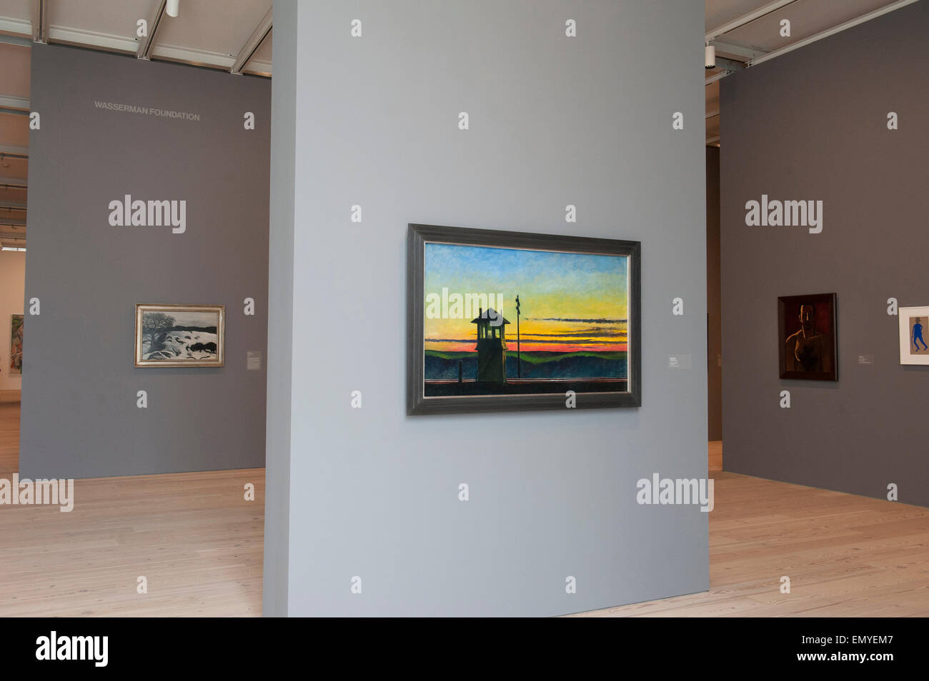 New York, New York, USA. 23. April 2015. Ein Gemälde von Edward Hopper genannt "Railroad Sunset" hängt in der neuen Heimat des 85-j hrige Whitney Museum of American Art. Das Museum ist im ehemaligen Meatpacking District von Manhattan und wurde von Renzo Piano entworfen. Es öffnet sich der Öffentlichkeit auf Freitag, 1. Mai 2015. Bildnachweis: Terese Loeb Kreuzer/Alamy Live-Nachrichten Stockfoto