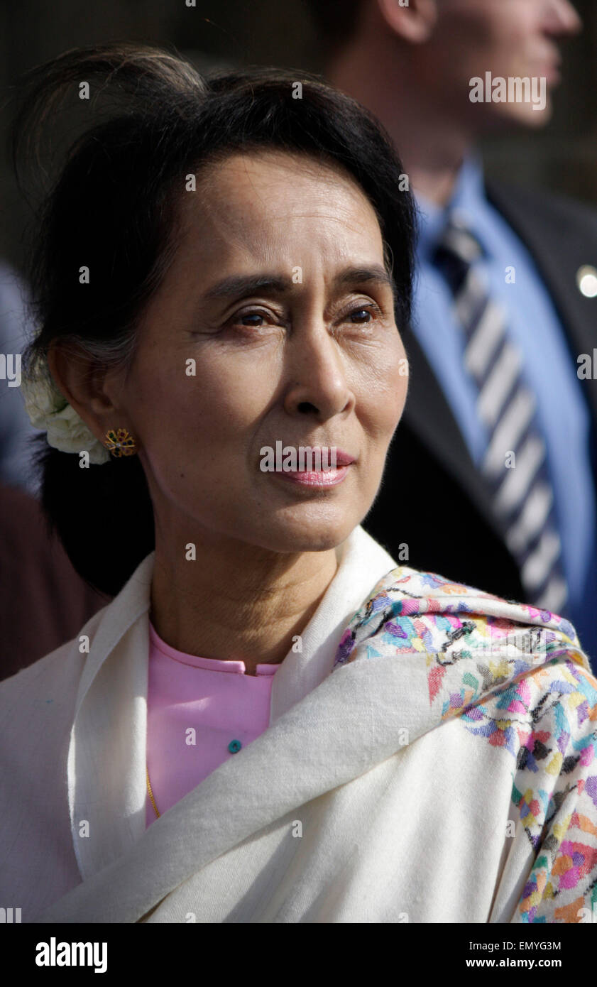 Aung San Suu Kyi - Gang Durch Das Brandenburger Tor, 12. April 2014, Berlin. Stockfoto