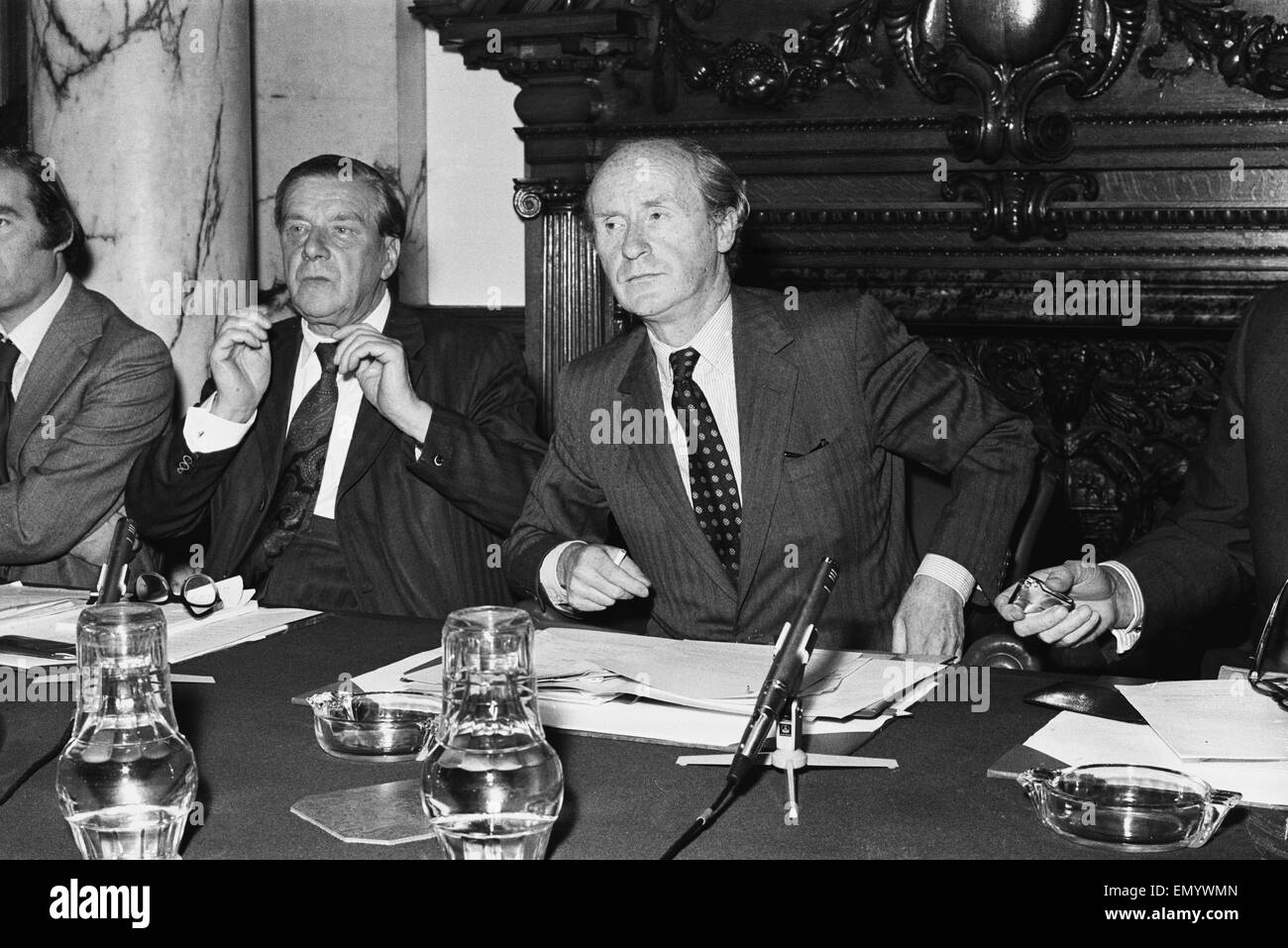 Kanzler des Finanzministeriums Anthony Barber mit General Secratary der TUC Vic Fether, während der Gespräche in 10 Downing Street. 27. Juli 1973. Stockfoto