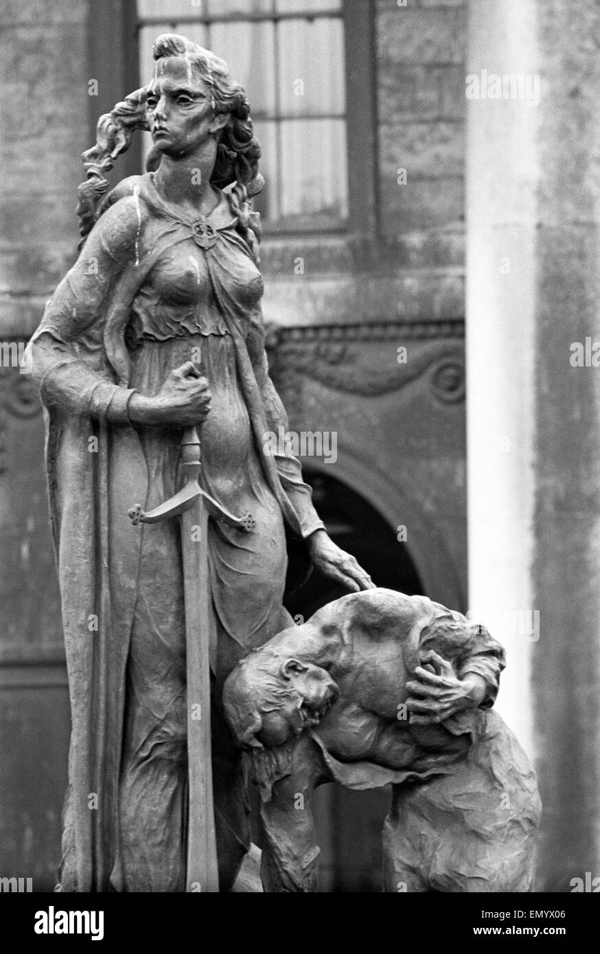 Diverses Statue befindet sich in Dublin, Republik Irland 2. November 1969. I.D. TBC Stockfoto