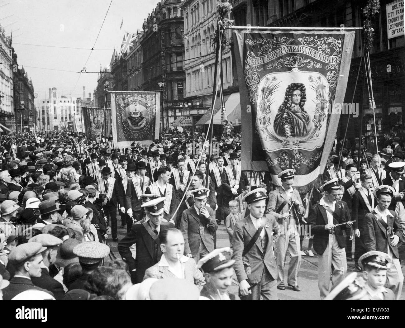 Orange Auftrag Schlacht des Boyne-Day-Parade durch die Straßen von Belfast 13. Juli 1935 Stockfoto