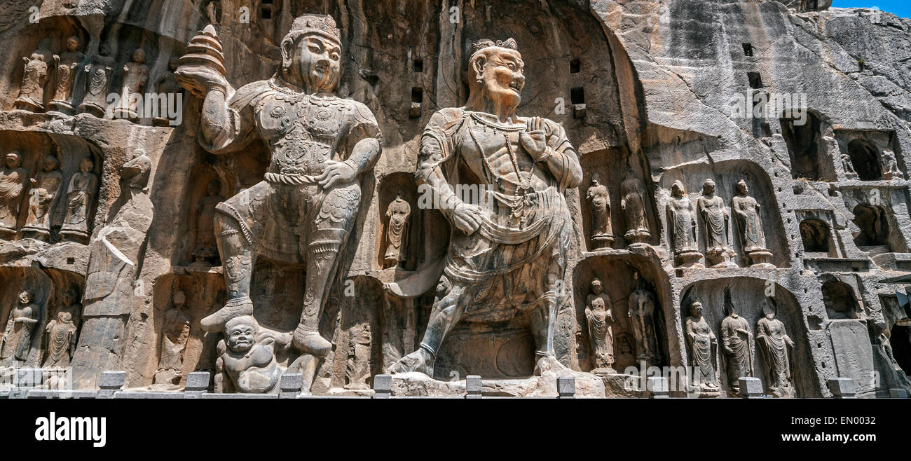 Geschnitzten Buddha-Statuen in Longmen Grotten, Dragon Gate Grotten aus dem 6. bis 8. Jahrhundert, UNESCO-Weltkulturerbe. Stockfoto