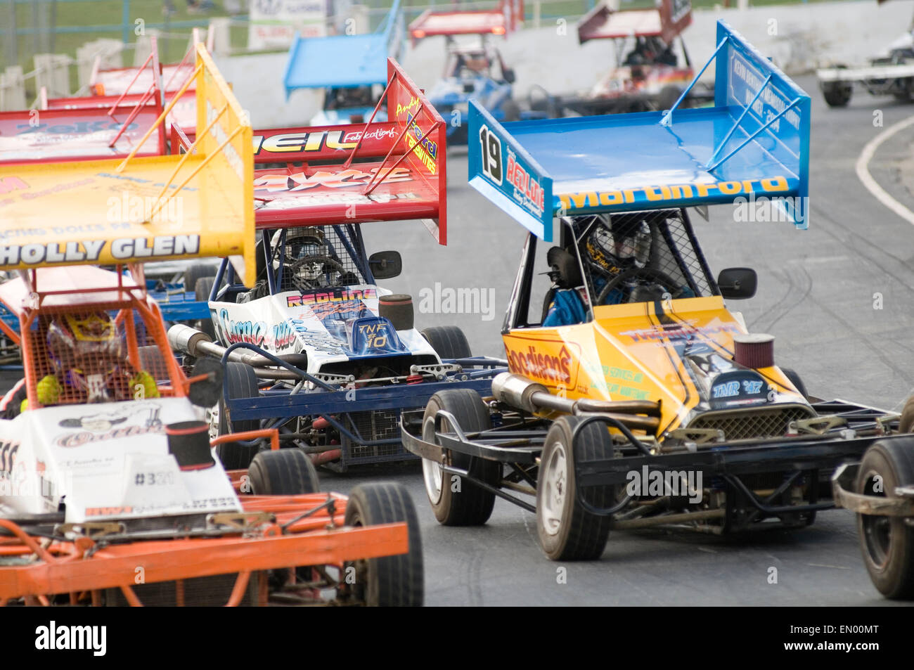 F2 Formel 2 Stock Car-Autos Rennen Rennen Rennen Ovalbahn Flügel Flügel Abtrieb offenen Rädern Asphalt kurze Motorsport Sport u Stockfoto