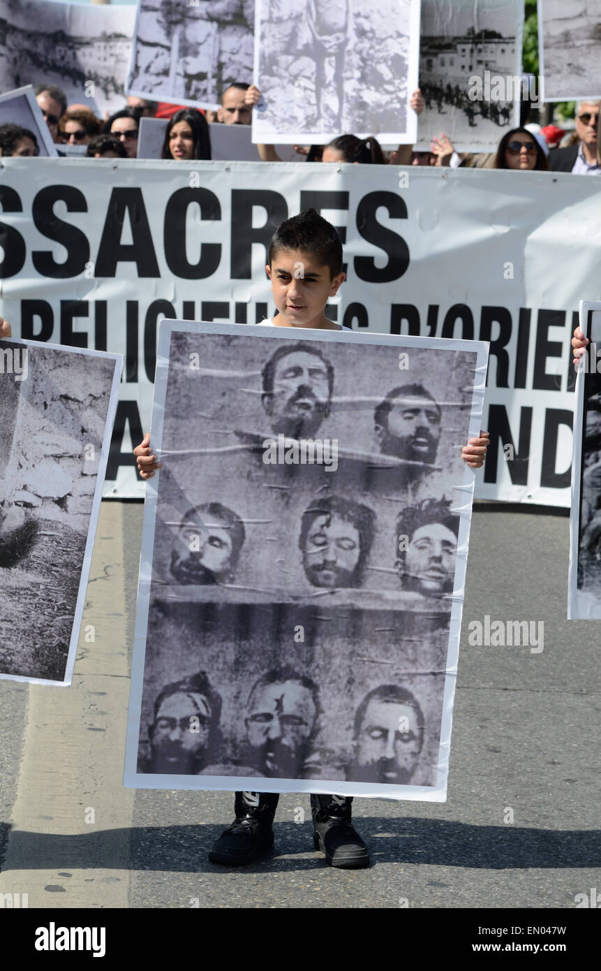 Marseille, Frankreich. 24. April 2015. Hundertjahrfeier des armenischen Genozids. Bis zu 6000 Armenier demonstrieren Sie in Marseille, Frankreich, zum Gedenken an den hundertsten Jahrestag des Völkermords an den Armeniern. Bildnachweis: Chris Hellier/Alamy Live-Nachrichten Stockfoto