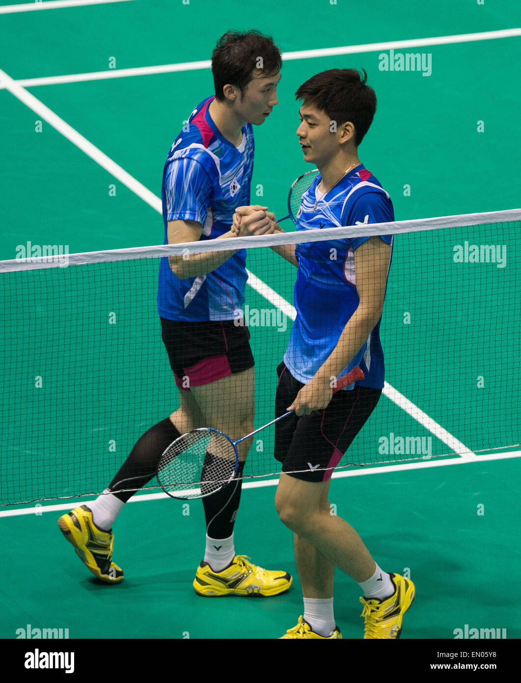 Wuhan, China. 24. April 2015. Die Badminton Asia Championships 2015 in Wuhan Sports Center Gymnasium in Zentral-China Hubei Provinz am 24. April 2015. Lee Yong-Dae und Yoo Zeon Seong (links) von Südkorea Credit: Panda Auge/Alamy Live News Stockfoto