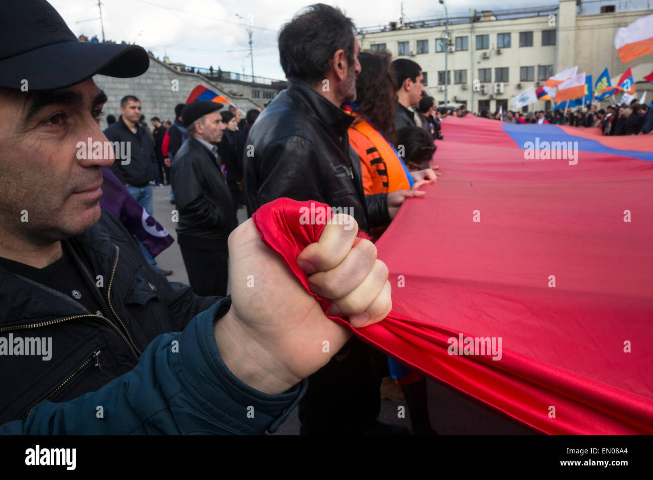 Moskau, Russland. 24. April 2015. Ethnischen Armenier markieren zum 100. Jahrestag des Völkermords an den Armeniern im Osmanischen Reich Kredit: Nikolay Vinokurov/Alamy Live News Stockfoto