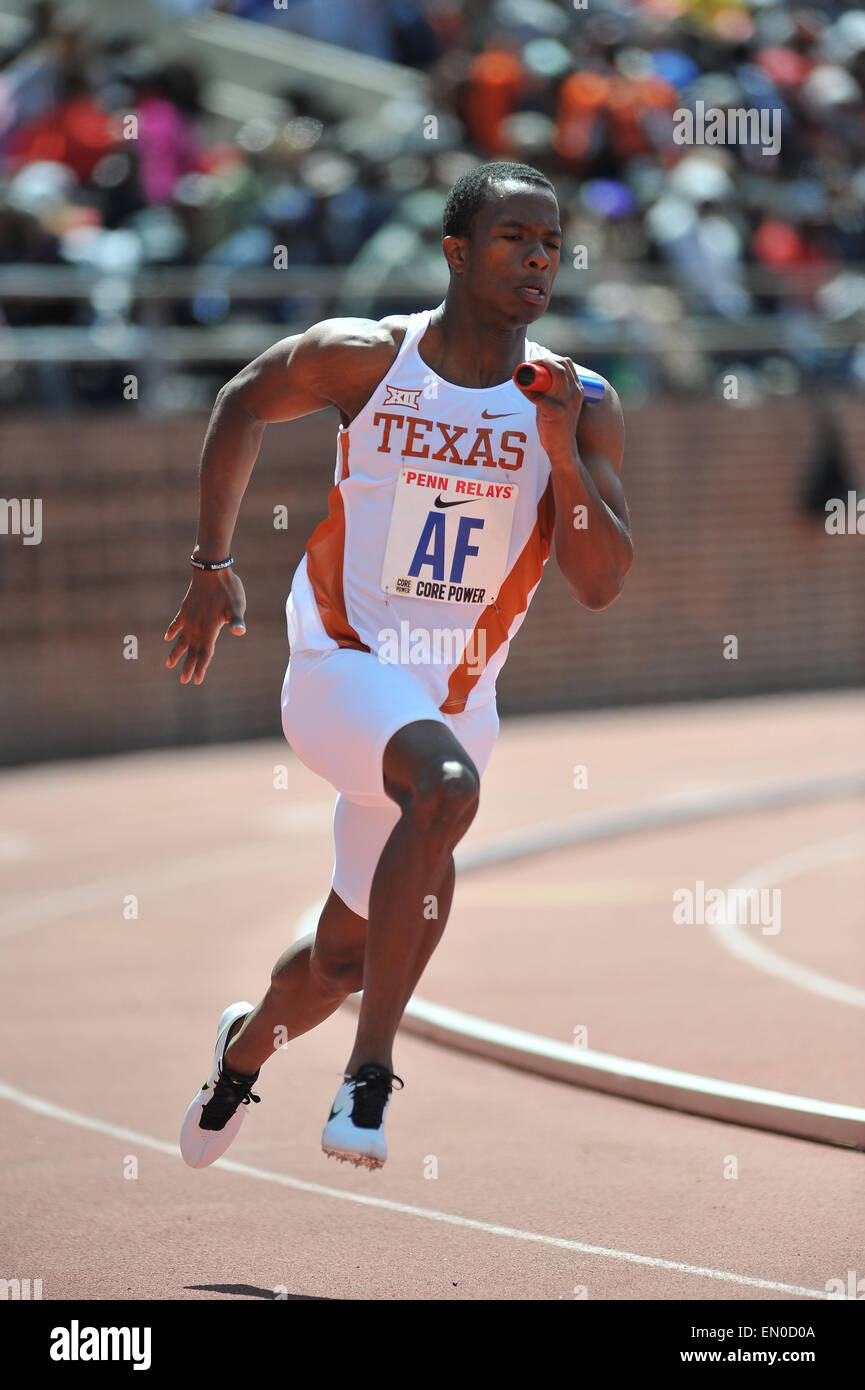 Philadelphia, Pennsylvania, USA. 24. April 2015. Ein Läufer aus Texas University im Wettbewerb in den CM 4 x 200-Relais im Bereich historische Franklin in Philadelphia Pa Credit stattfand: Ricky Fitchett/ZUMA Draht/Alamy Live News Stockfoto