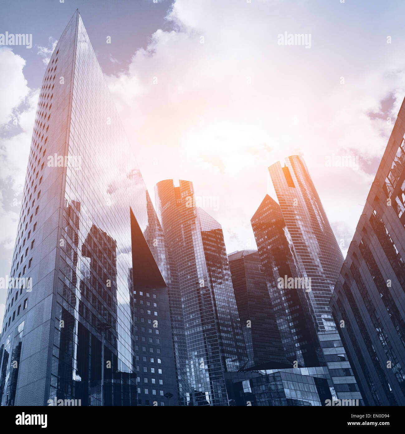 Business-Hintergrund mit Wolkenkratzern Stockfoto