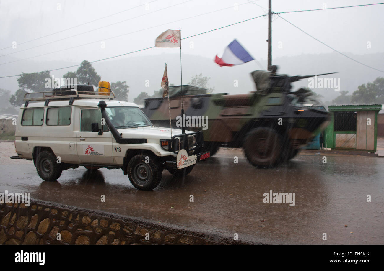 Französische Friedenstruppen schützen eine muslimische Enklave in der Nähe von Bangui in der Zentralafrikanischen Republik Stockfoto