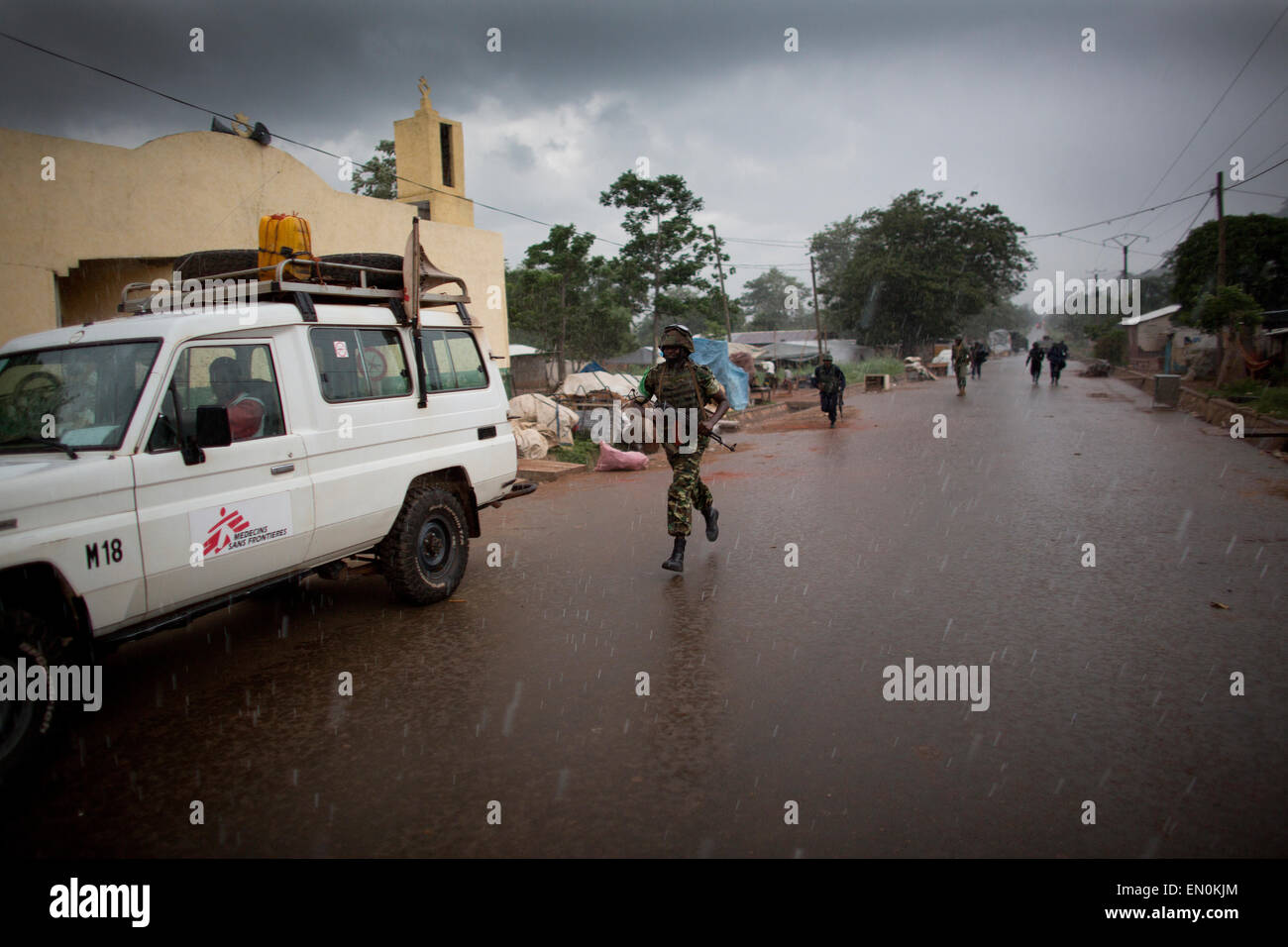 MISCA Friedenstruppen schützen eine muslimische Enklave in der Nähe von Bangui in der Zentralafrikanischen Republik Stockfoto