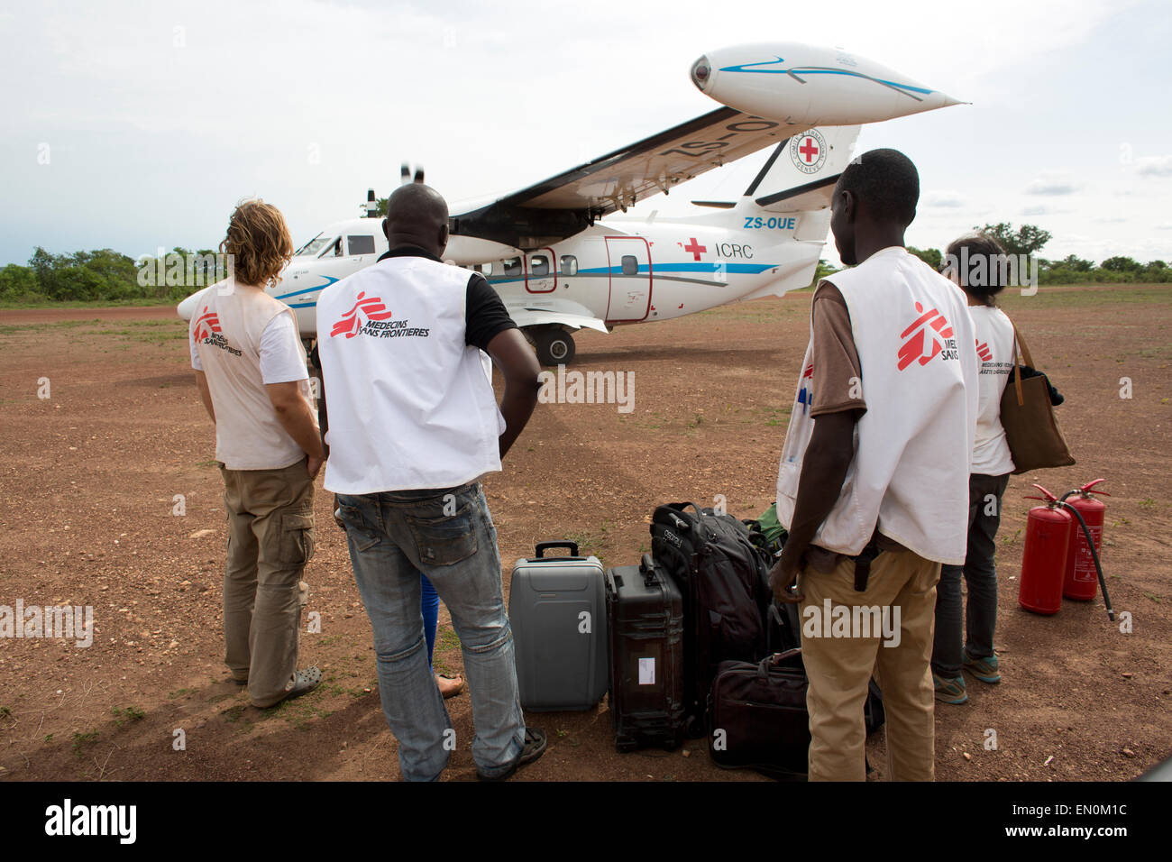 MSF-Mitarbeiter im Auto Stockfoto
