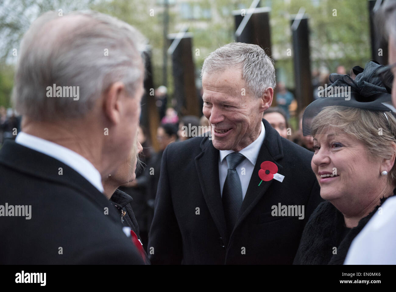 London, UK. 25. April 2015. Sir Lockwood Smith, hoher Kommissar der New Zealand in das Vereinigte Königreich in den ANZAC Day Dawn Dienst am Wellington Arch in London. Bildnachweis: Peter Manning/Alamy Live-Nachrichten Stockfoto