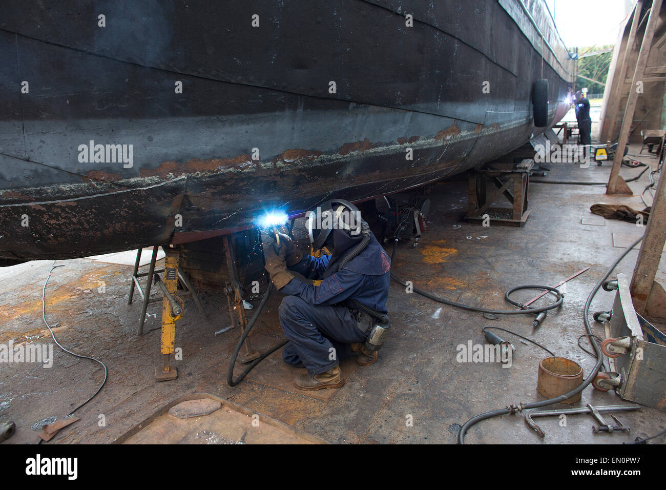 Schweißen auf einem Schiff in Holland Stockfoto