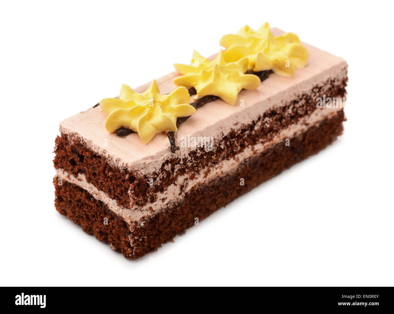 Stück Schokoladenkuchen isoliert auf weiss Stockfoto